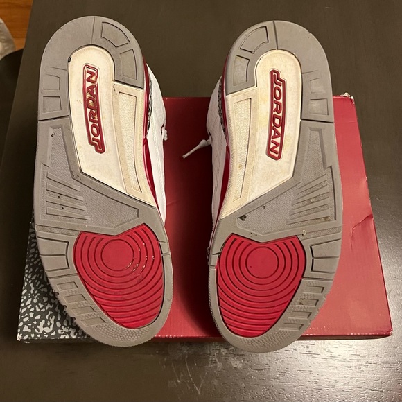 Men’s Jordan 3 cardinal red - Picture 3 of 5